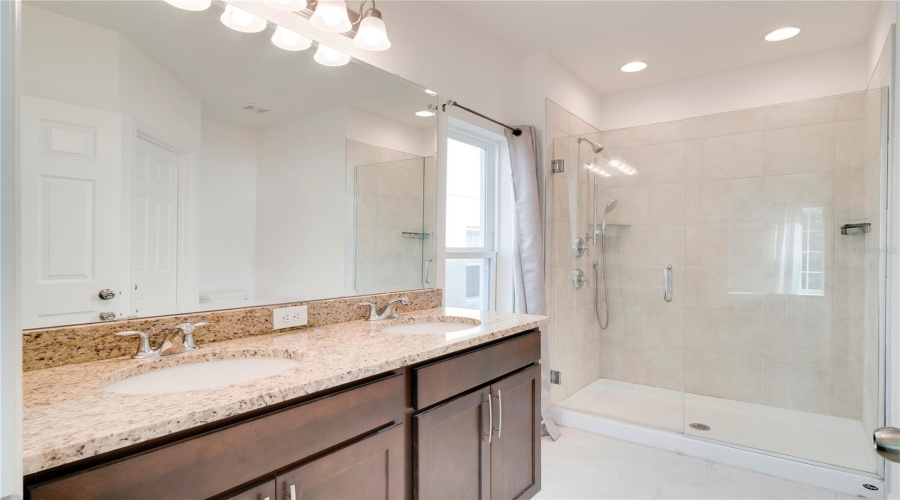 DAVENPORT, Florida 33837, 4 Bedrooms Bedrooms, ,2 BathroomsBathrooms,Residential,For Sale,SWAN SWIM,0,MFRO6383788