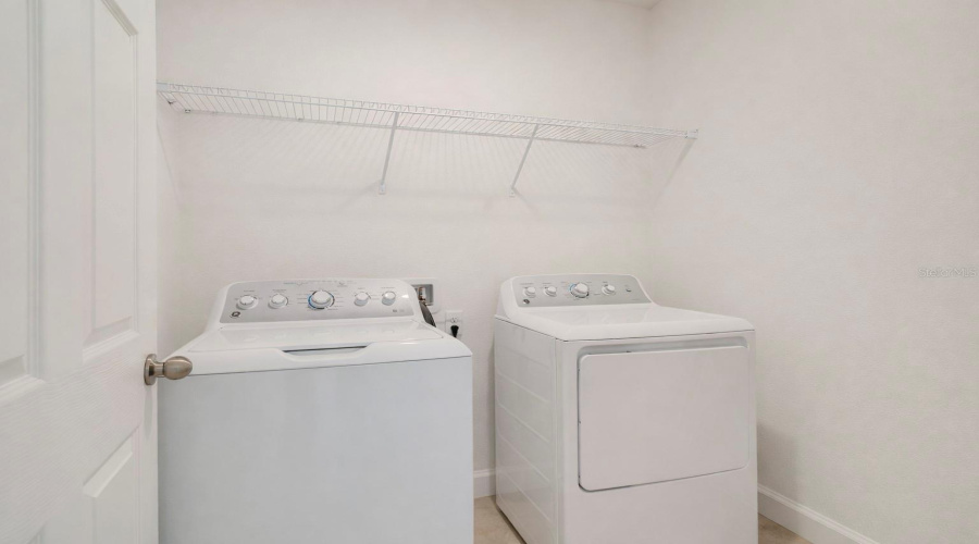 DAVENPORT, Florida 33837, 4 Bedrooms Bedrooms, ,2 BathroomsBathrooms,Residential,For Sale,SWAN SWIM,0,MFRO6383788