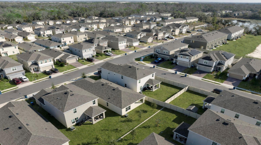 DAVENPORT, Florida 33837, 4 Bedrooms Bedrooms, ,2 BathroomsBathrooms,Residential,For Sale,SWAN SWIM,0,MFRO6383788