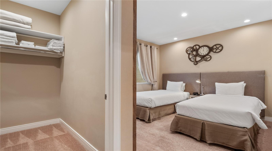 KISSIMMEE, Florida 34747, 4 Bedrooms Bedrooms, ,4 BathroomsBathrooms,Residential,For Sale,BROOKLYN,0,MFRO6362219