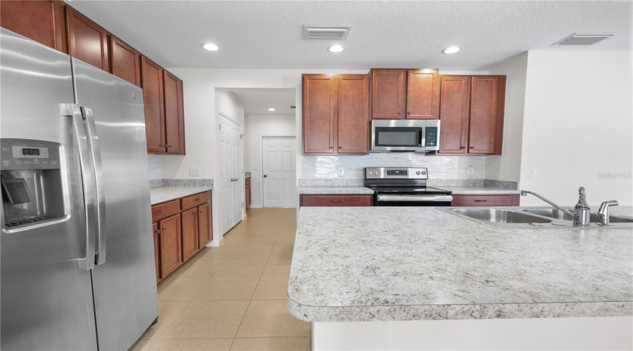 DAVENPORT, Florida 33837, 5 Bedrooms Bedrooms, ,2 BathroomsBathrooms,Residential,For Sale,ANNA,0,MFRO6382973