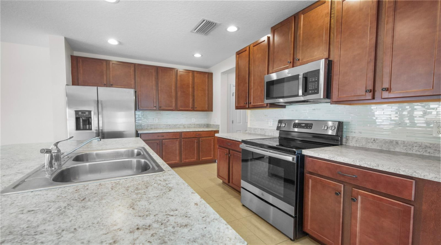 DAVENPORT, Florida 33837, 5 Bedrooms Bedrooms, ,2 BathroomsBathrooms,Residential,For Sale,ANNA,0,MFRO6382973