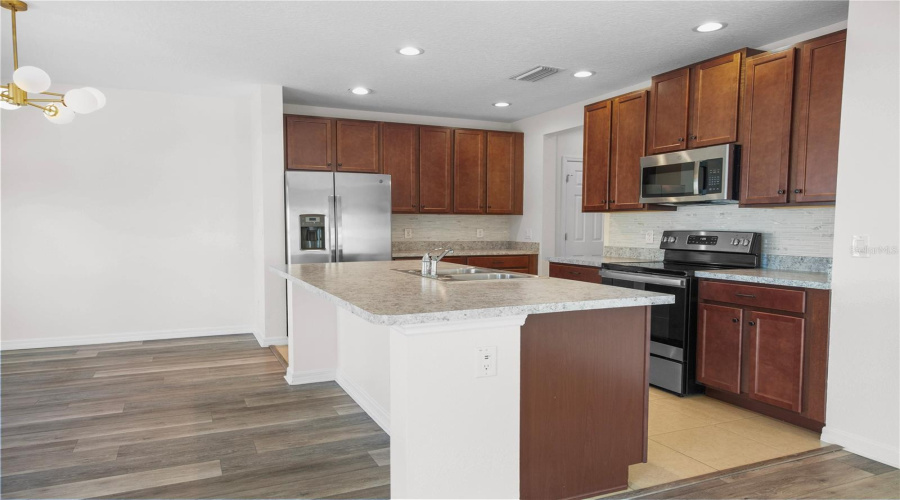 DAVENPORT, Florida 33837, 5 Bedrooms Bedrooms, ,2 BathroomsBathrooms,Residential,For Sale,ANNA,0,MFRO6382973