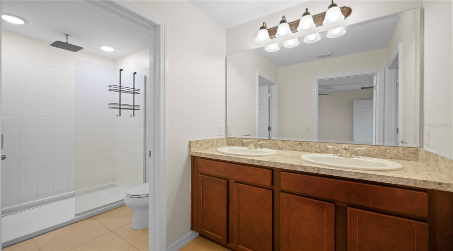 DAVENPORT, Florida 33837, 5 Bedrooms Bedrooms, ,2 BathroomsBathrooms,Residential,For Sale,ANNA,0,MFRO6382973