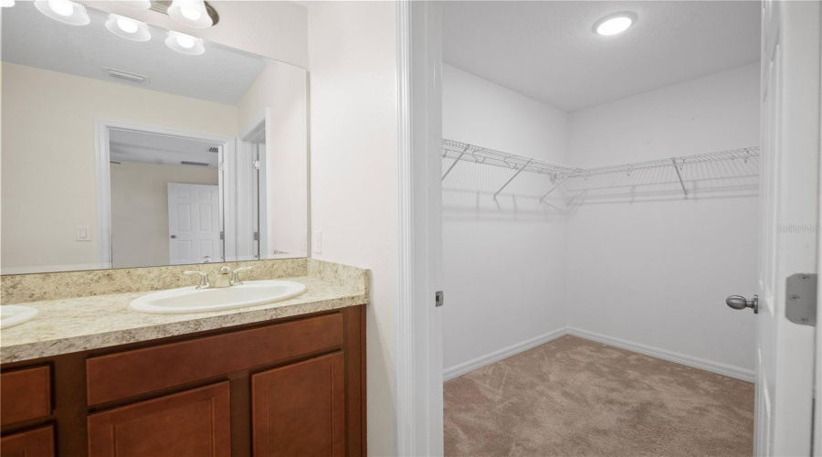 DAVENPORT, Florida 33837, 5 Bedrooms Bedrooms, ,2 BathroomsBathrooms,Residential,For Sale,ANNA,0,MFRO6382973