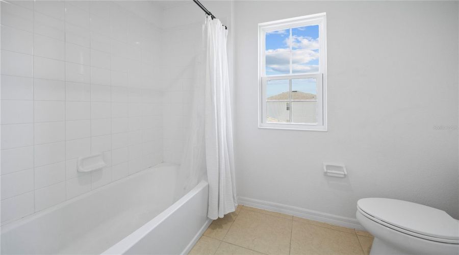 DAVENPORT, Florida 33837, 5 Bedrooms Bedrooms, ,2 BathroomsBathrooms,Residential,For Sale,ANNA,0,MFRO6382973