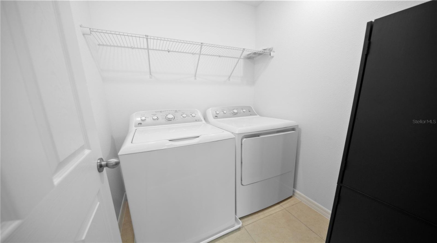 DAVENPORT, Florida 33837, 5 Bedrooms Bedrooms, ,2 BathroomsBathrooms,Residential,For Sale,ANNA,0,MFRO6382973