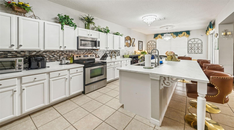 DAVENPORT, Florida 33896, 5 Bedrooms Bedrooms, ,4 BathroomsBathrooms,Residential,For Sale,PINE RIDGE,0,MFRO6378623