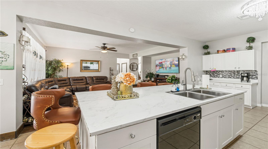 DAVENPORT, Florida 33896, 5 Bedrooms Bedrooms, ,4 BathroomsBathrooms,Residential,For Sale,PINE RIDGE,0,MFRO6378623