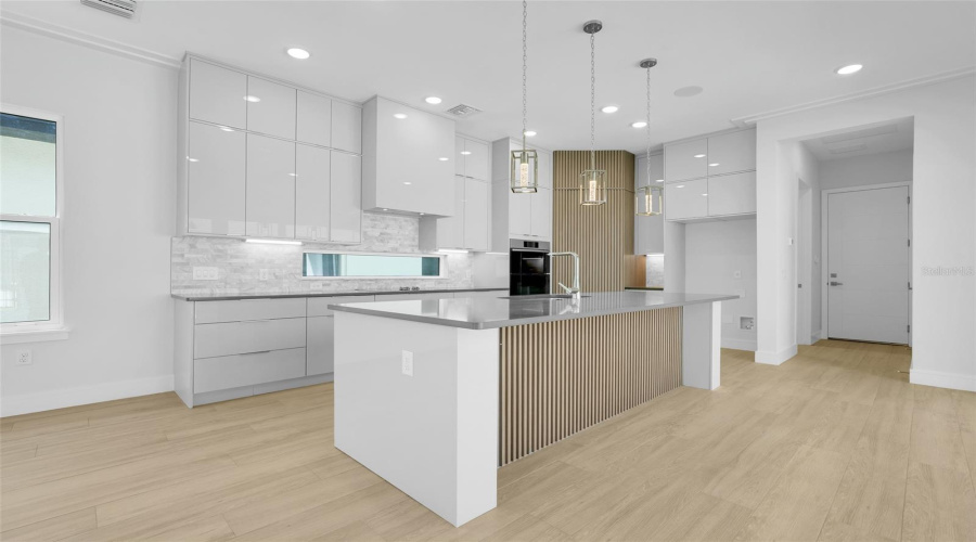 DAVENPORT, Florida 33837, 4 Bedrooms Bedrooms, ,3 BathroomsBathrooms,Residential,For Sale,KENSINGTON,0,MFRO6372980