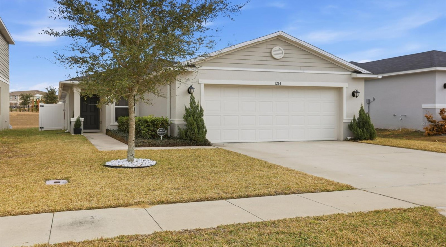 DAVENPORT, Florida 33897, 4 Bedrooms Bedrooms, ,2 BathroomsBathrooms,Residential,For Sale,PAPAYA,0,MFRO6381368