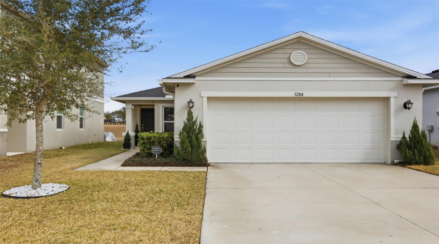 DAVENPORT, Florida 33897, 4 Bedrooms Bedrooms, ,2 BathroomsBathrooms,Residential,For Sale,PAPAYA,0,MFRO6381368