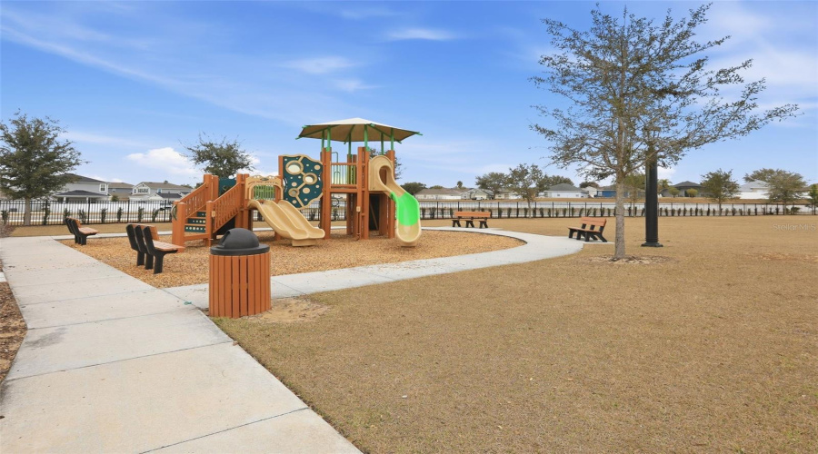 DAVENPORT, Florida 33897, 4 Bedrooms Bedrooms, ,2 BathroomsBathrooms,Residential,For Sale,PAPAYA,0,MFRO6381368