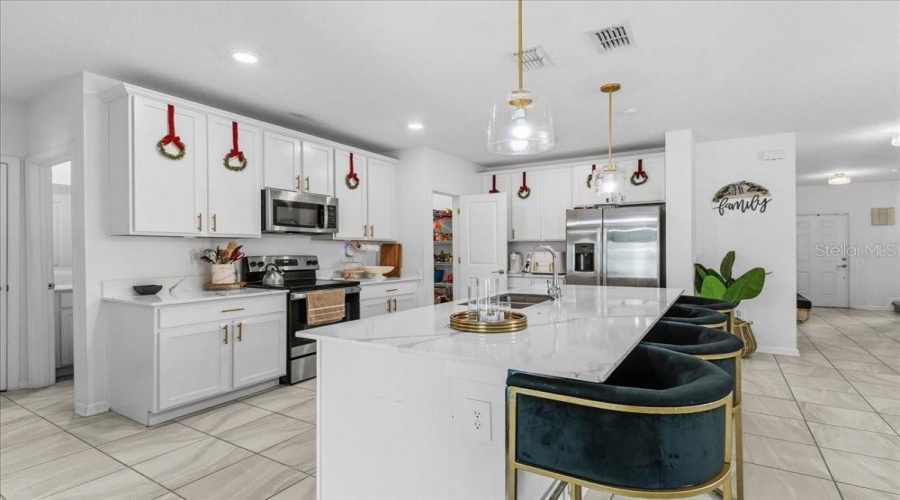 DAVENPORT, Florida 33837, 6 Bedrooms Bedrooms, ,3 BathroomsBathrooms,Residential,For Sale,JETT,0,MFRS5144220