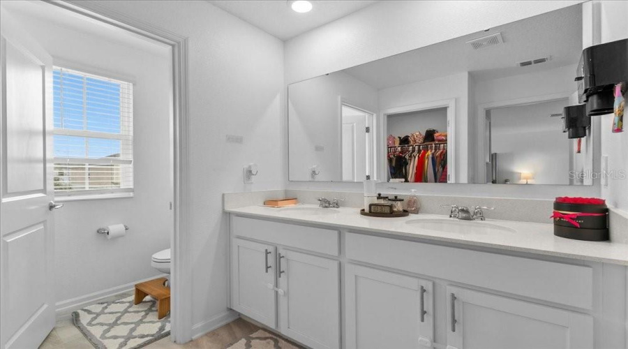 DAVENPORT, Florida 33837, 6 Bedrooms Bedrooms, ,3 BathroomsBathrooms,Residential,For Sale,JETT,0,MFRS5144220