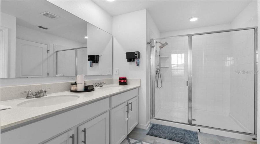 DAVENPORT, Florida 33837, 6 Bedrooms Bedrooms, ,3 BathroomsBathrooms,Residential,For Sale,JETT,0,MFRS5144220