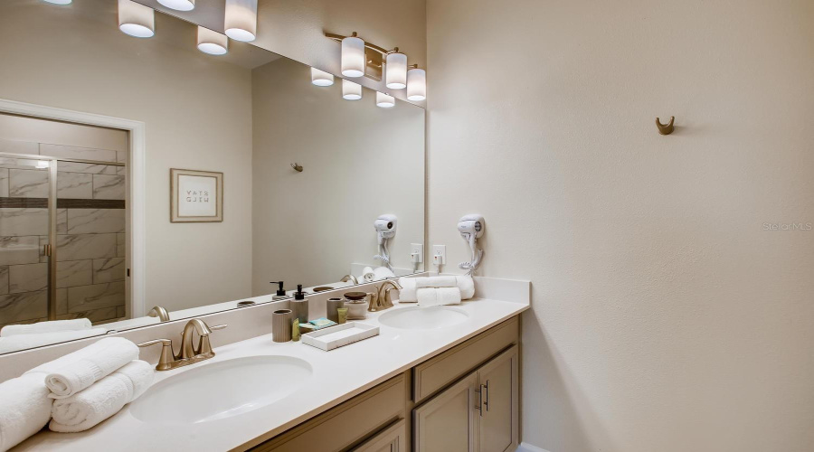 DAVENPORT, Florida 33896, 6 Bedrooms Bedrooms, ,6 BathroomsBathrooms,Residential,For Sale,CABOT CLIFFS,0,MFRO6363644