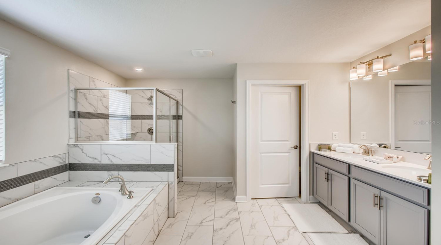 DAVENPORT, Florida 33896, 6 Bedrooms Bedrooms, ,6 BathroomsBathrooms,Residential,For Sale,CABOT CLIFFS,0,MFRO6363644