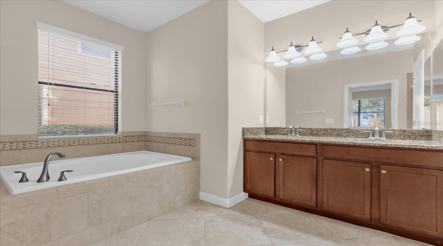 DAVENPORT, Florida 33896, 2 Bedrooms Bedrooms, ,2 BathroomsBathrooms,Residential,For Sale,AZALEA SANDS,0,MFRO6382133