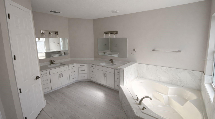 KISSIMMEE, Florida 34746, 4 Bedrooms Bedrooms, ,2 BathroomsBathrooms,Residential,For Sale,VALLEYVIEW,0,MFRO6382727