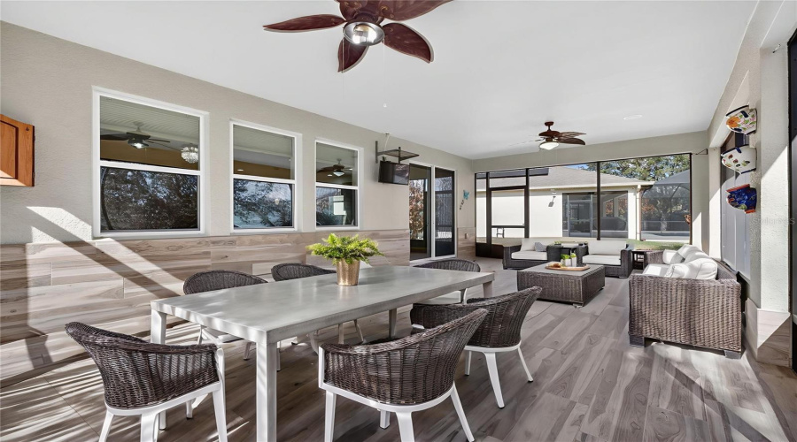 Covered, Screened in Lanai