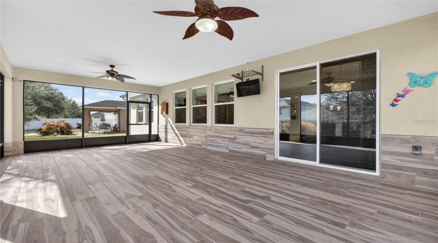 Covered, Screened in Lanai