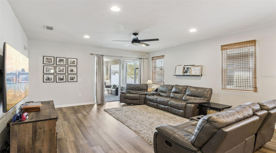 DAVENPORT, Florida 33837, 4 Bedrooms Bedrooms, ,2 BathroomsBathrooms,Residential,For Sale,BUCHANNAN,0,MFRO6384072