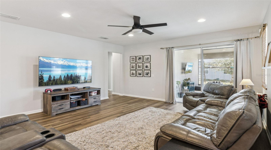 DAVENPORT, Florida 33837, 4 Bedrooms Bedrooms, ,2 BathroomsBathrooms,Residential,For Sale,BUCHANNAN,0,MFRO6384072