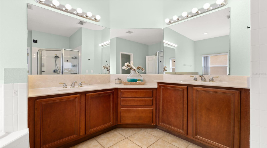 KISSIMMEE, Florida 34746, 5 Bedrooms Bedrooms, ,3 BathroomsBathrooms,Residential,For Sale,WINDWARD OAKS,0,MFRO6383771