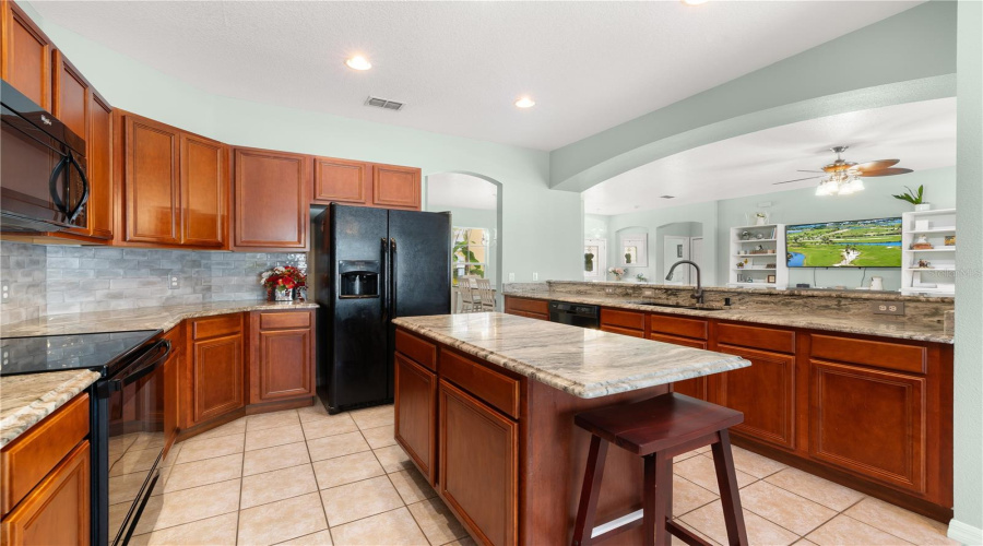 KISSIMMEE, Florida 34746, 5 Bedrooms Bedrooms, ,3 BathroomsBathrooms,Residential,For Sale,WINDWARD OAKS,0,MFRO6383771