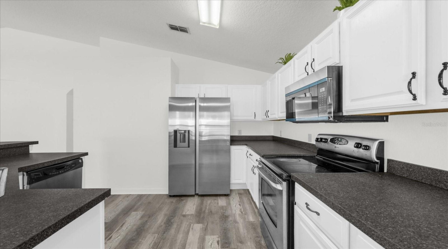 DAVENPORT, Florida 33896, 4 Bedrooms Bedrooms, ,3 BathroomsBathrooms,Residential,For Sale,KILDRUMMY,0,MFRO6380195