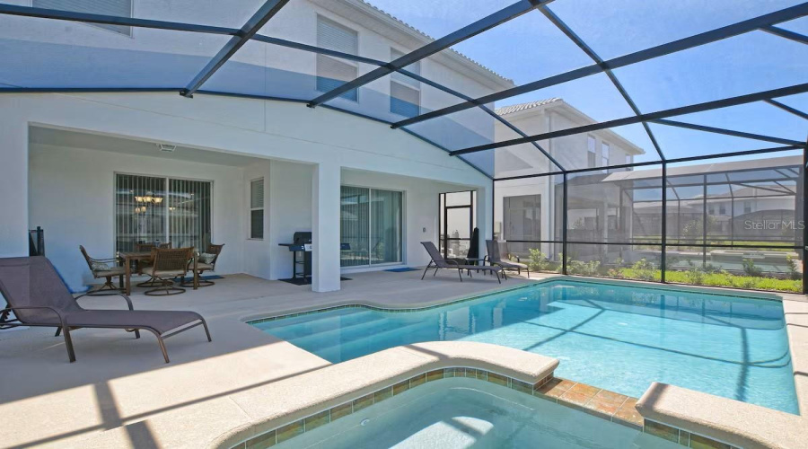 KISSIMMEE, Florida 34746, 6 Bedrooms Bedrooms, ,5 BathroomsBathrooms,Residential,For Sale,KINGS CASTLE,0,MFRO6369737