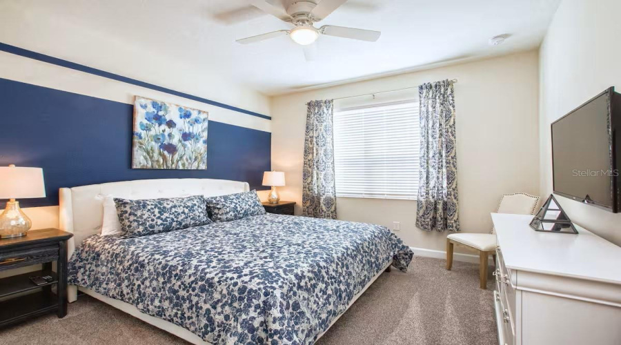 KISSIMMEE, Florida 34746, 6 Bedrooms Bedrooms, ,5 BathroomsBathrooms,Residential,For Sale,KINGS CASTLE,0,MFRO6369737