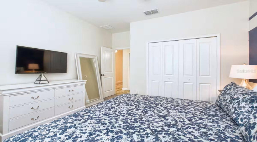 KISSIMMEE, Florida 34746, 6 Bedrooms Bedrooms, ,5 BathroomsBathrooms,Residential,For Sale,KINGS CASTLE,0,MFRO6369737