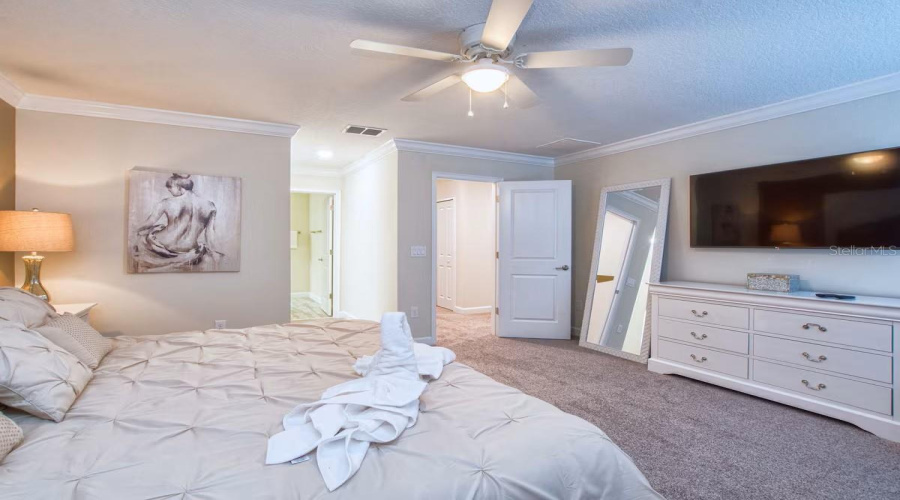 KISSIMMEE, Florida 34746, 6 Bedrooms Bedrooms, ,5 BathroomsBathrooms,Residential,For Sale,KINGS CASTLE,0,MFRO6369737