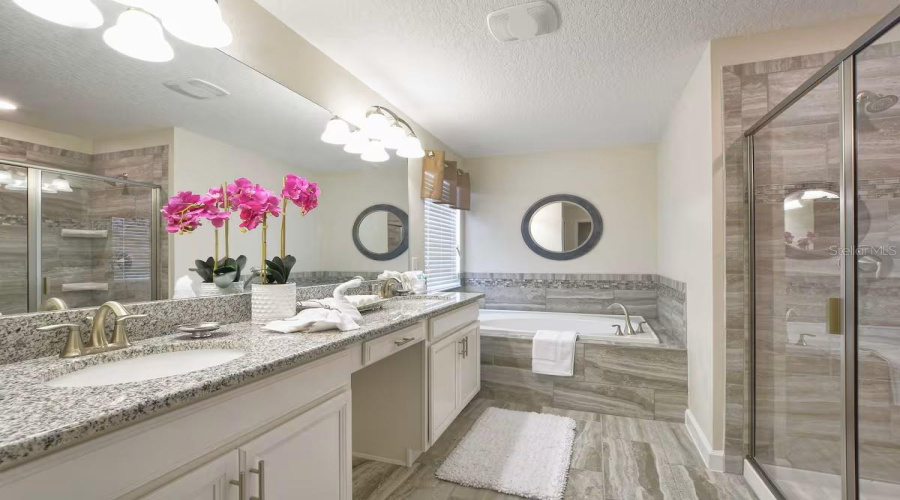 KISSIMMEE, Florida 34746, 6 Bedrooms Bedrooms, ,5 BathroomsBathrooms,Residential,For Sale,KINGS CASTLE,0,MFRO6369737