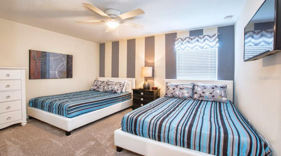 KISSIMMEE, Florida 34746, 6 Bedrooms Bedrooms, ,5 BathroomsBathrooms,Residential,For Sale,KINGS CASTLE,0,MFRO6369737