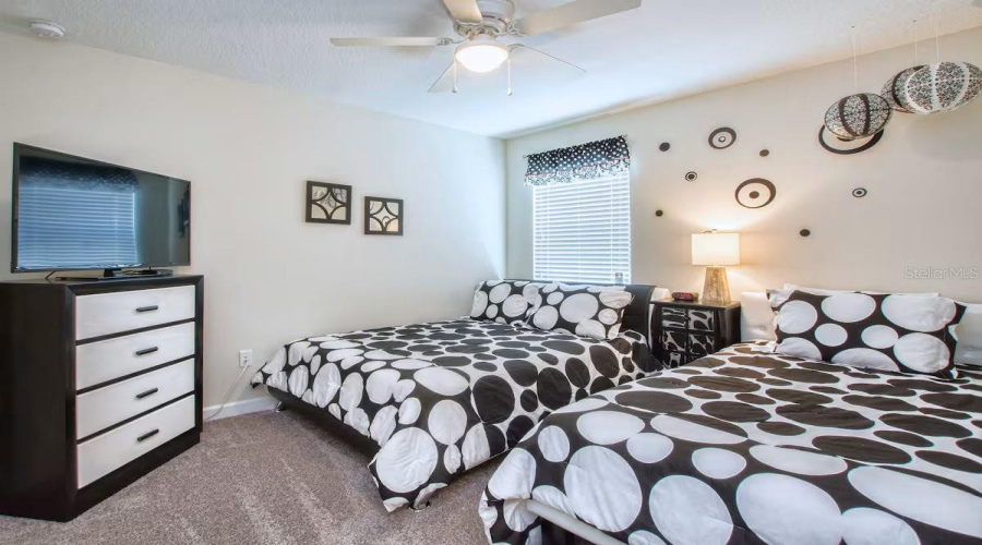 KISSIMMEE, Florida 34746, 6 Bedrooms Bedrooms, ,5 BathroomsBathrooms,Residential,For Sale,KINGS CASTLE,0,MFRO6369737