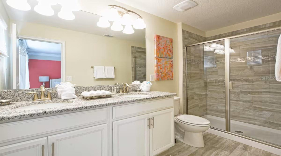 KISSIMMEE, Florida 34746, 6 Bedrooms Bedrooms, ,5 BathroomsBathrooms,Residential,For Sale,KINGS CASTLE,0,MFRO6369737