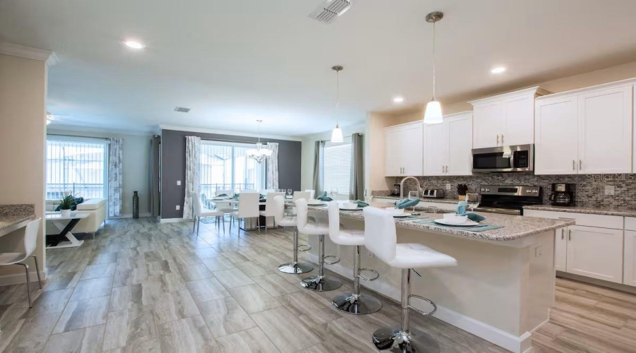 KISSIMMEE, Florida 34746, 6 Bedrooms Bedrooms, ,5 BathroomsBathrooms,Residential,For Sale,KINGS CASTLE,0,MFRO6369737