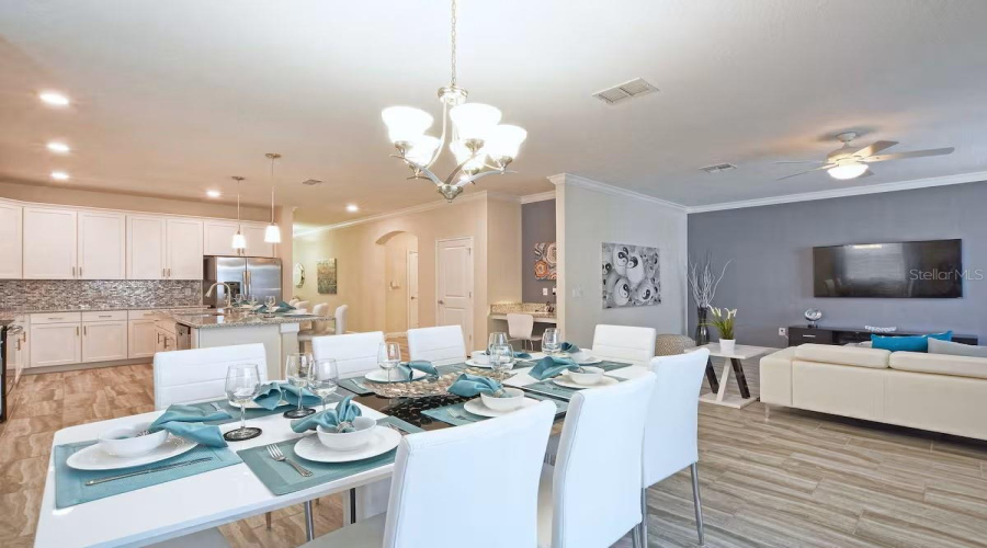 KISSIMMEE, Florida 34746, 6 Bedrooms Bedrooms, ,5 BathroomsBathrooms,Residential,For Sale,KINGS CASTLE,0,MFRO6369737