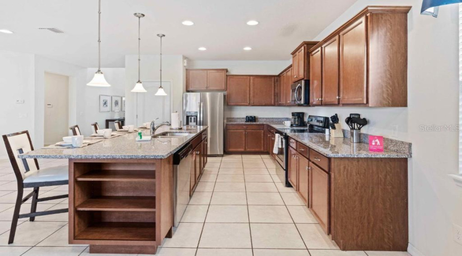 KISSIMMEE, Florida 34747, 8 Bedrooms Bedrooms, ,6 BathroomsBathrooms,Residential,For Sale,MACAPA,0,MFRO6384144