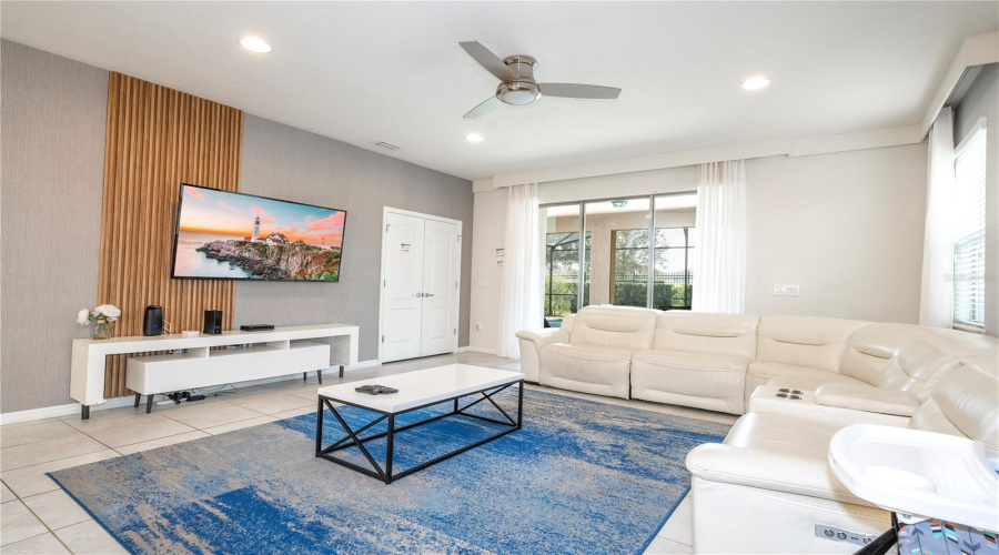 KISSIMMEE, Florida 34747, 6 Bedrooms Bedrooms, ,4 BathroomsBathrooms,Residential,For Sale,RHODES,0,MFRO6381275