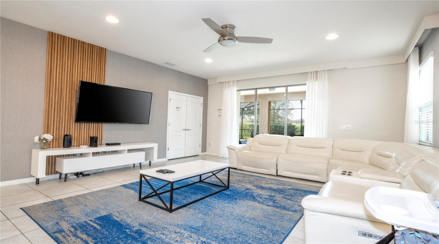 KISSIMMEE, Florida 34747, 6 Bedrooms Bedrooms, ,4 BathroomsBathrooms,Residential,For Sale,RHODES,0,MFRO6381275