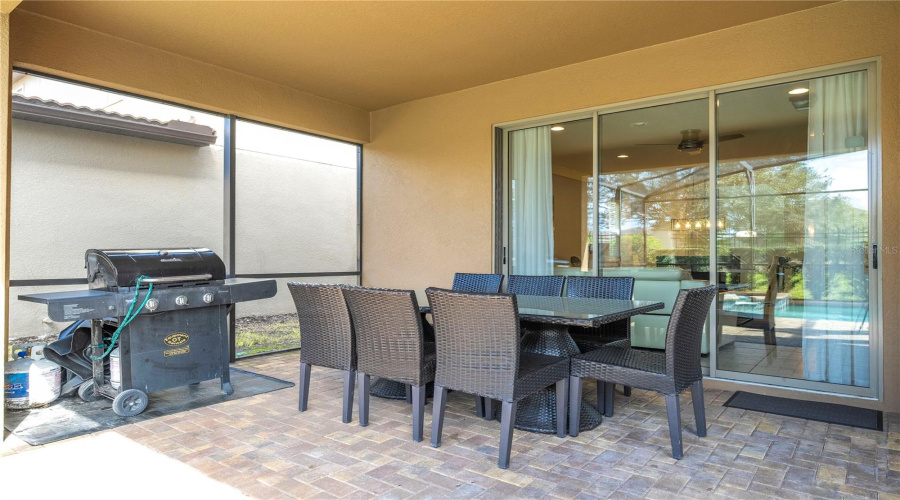 KISSIMMEE, Florida 34747, 6 Bedrooms Bedrooms, ,4 BathroomsBathrooms,Residential,For Sale,RHODES,0,MFRO6381275