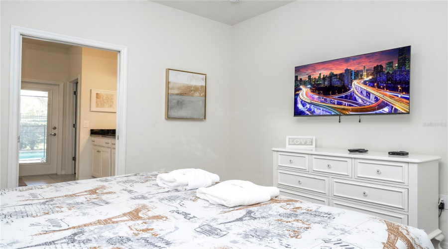 KISSIMMEE, Florida 34747, 6 Bedrooms Bedrooms, ,4 BathroomsBathrooms,Residential,For Sale,RHODES,0,MFRO6381275