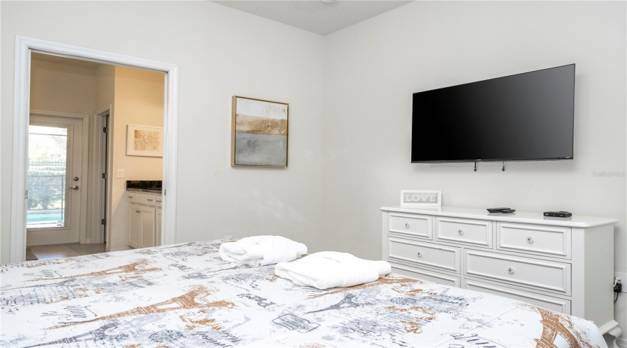 KISSIMMEE, Florida 34747, 6 Bedrooms Bedrooms, ,4 BathroomsBathrooms,Residential,For Sale,RHODES,0,MFRO6381275