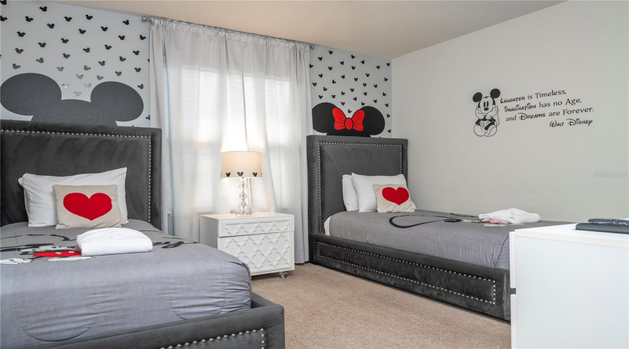 KISSIMMEE, Florida 34747, 6 Bedrooms Bedrooms, ,4 BathroomsBathrooms,Residential,For Sale,RHODES,0,MFRO6381275