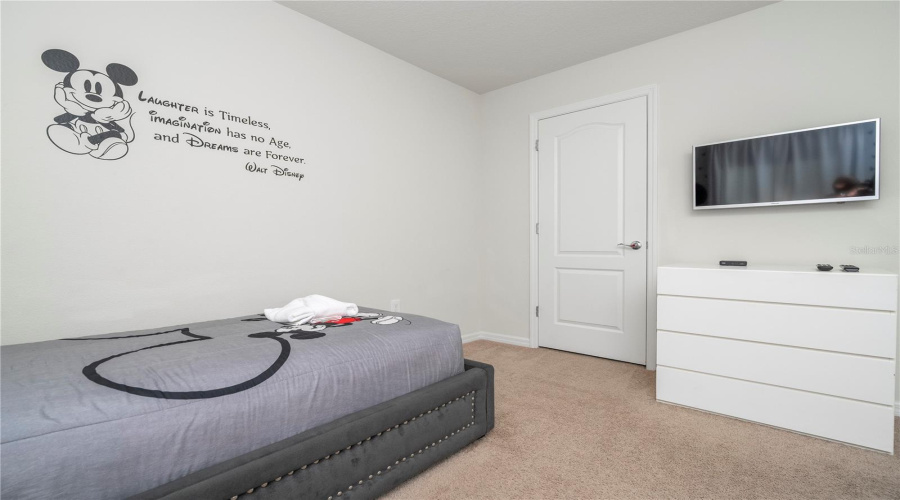 KISSIMMEE, Florida 34747, 6 Bedrooms Bedrooms, ,4 BathroomsBathrooms,Residential,For Sale,RHODES,0,MFRO6381275