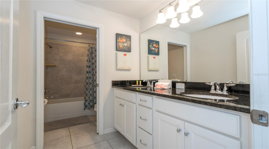 KISSIMMEE, Florida 34747, 6 Bedrooms Bedrooms, ,4 BathroomsBathrooms,Residential,For Sale,RHODES,0,MFRO6381275